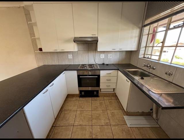 2 BEDROOM TOWNHOUSE FOR SALE IN FREEWAY PARK